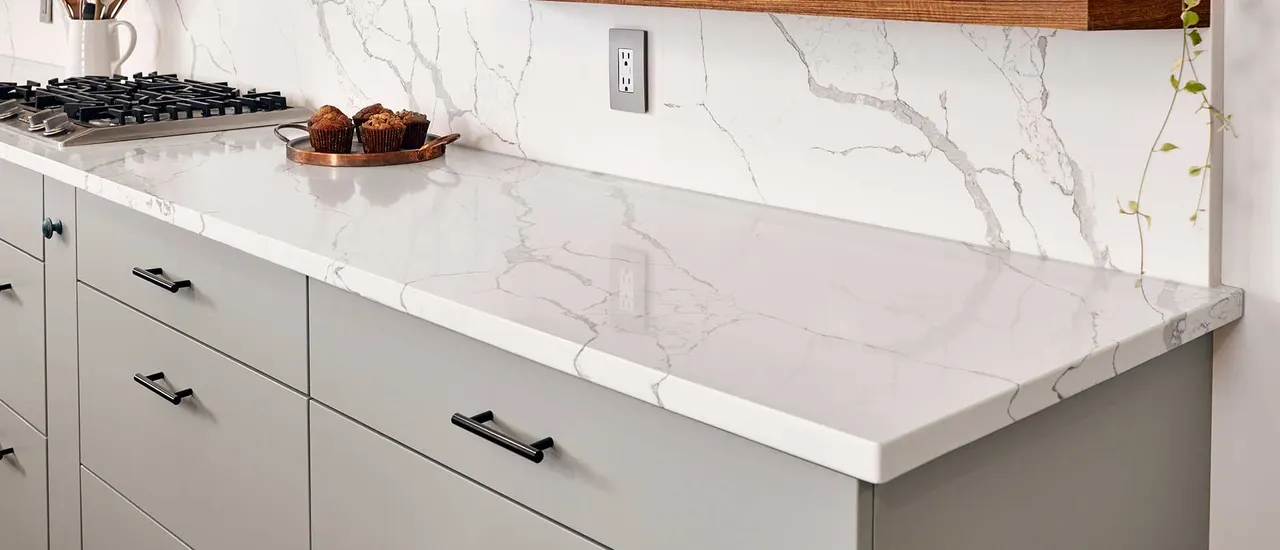 Calacatta Laza Quartz Countertop in Kitchen (1)