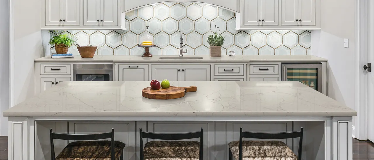 Calacatta Valentin Quartz Countertop in Kitchen (1)