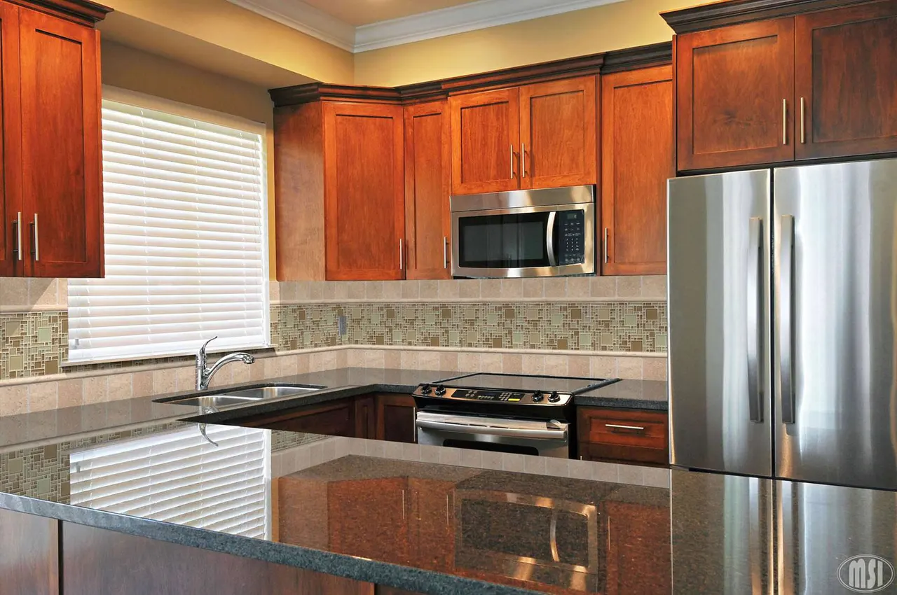ubatuba-granite_mocha-cream-blend-glass-magic-pattern-8mm-chestnut-blend-magic-pattern-8mm